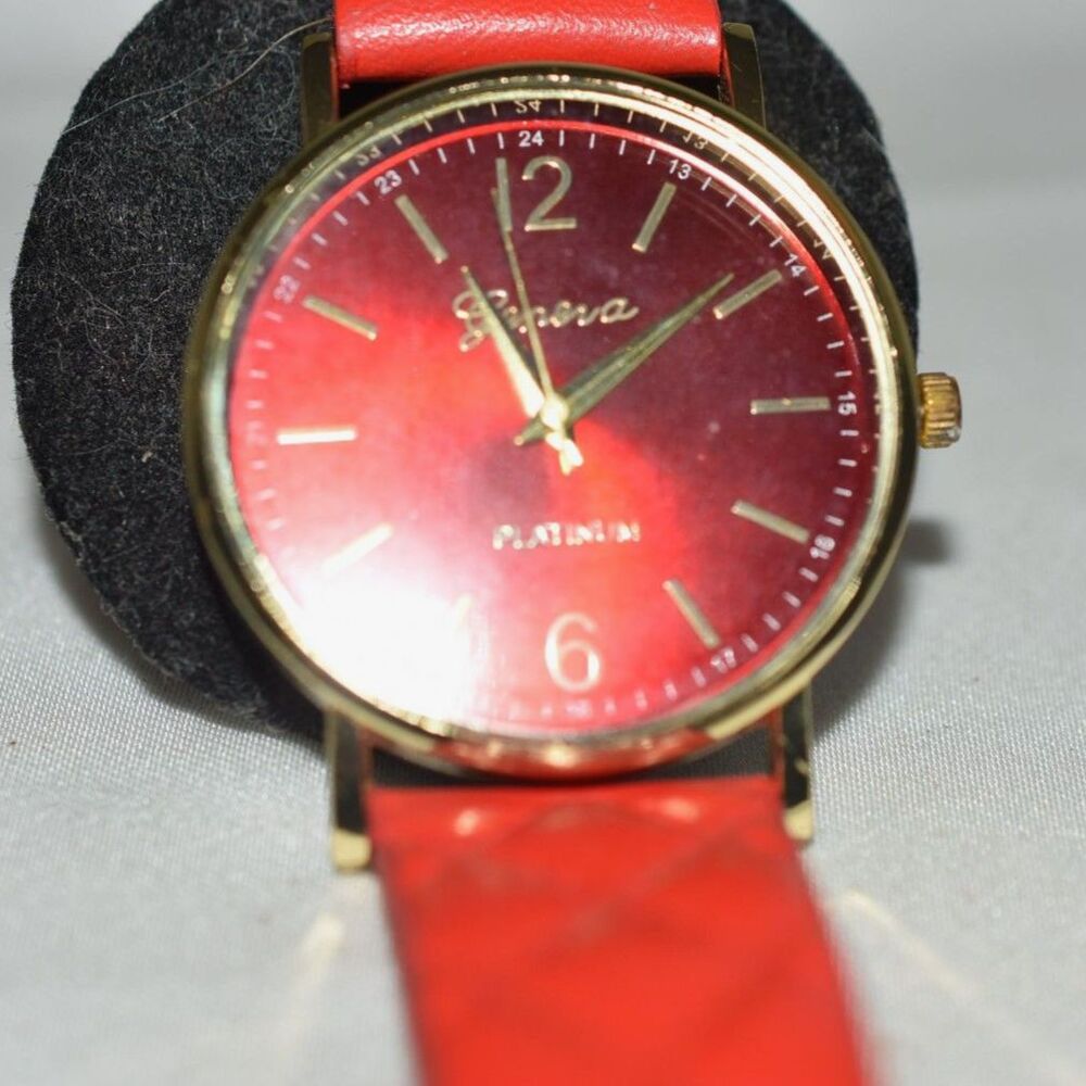 NWOT Geneva Platinum Red Quilted 8" Band Red Face Gold Tone New Battery Watch